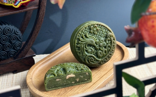 Bánh Trung Thu Trà Xanh Hạt Điều - Một chút healthy, một chút an yên