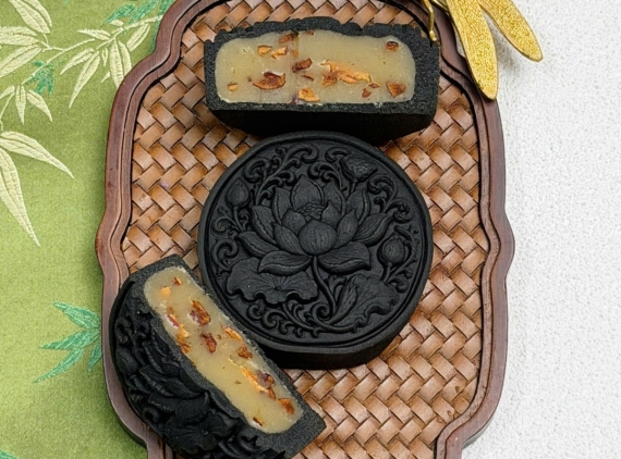 Bánh trung thu hạt sen táo đỏ thuần chay